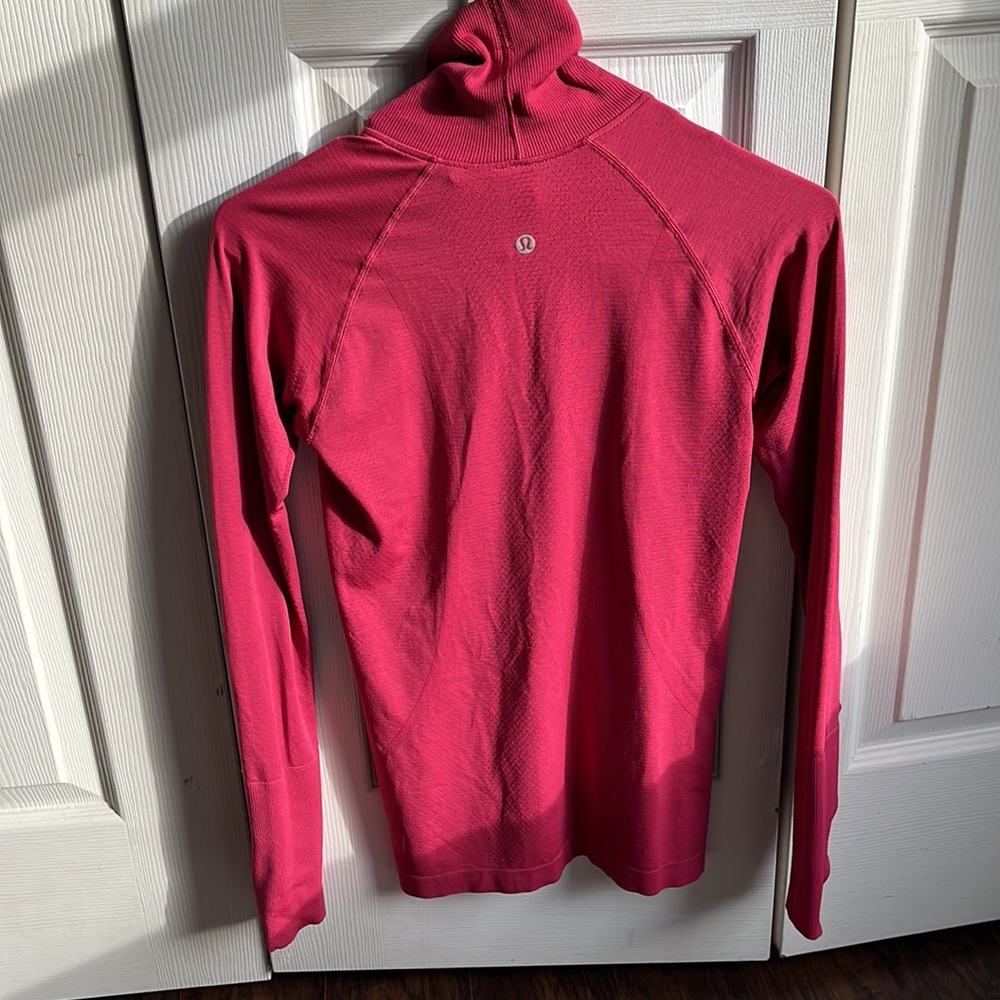 Lululemon turtleneck shirt